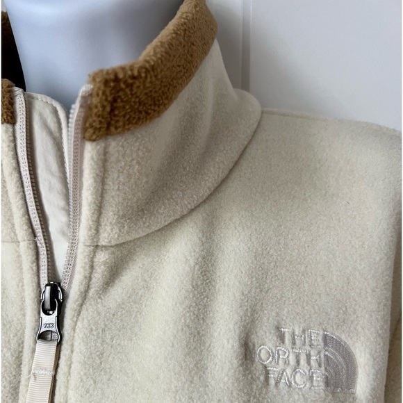 NWT ❤️ The North Face Campbell Half Zip Fleece. - Picture 2 of 6